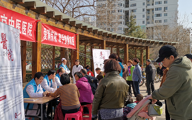 【学雷锋日】乐竞平台,乐竞(中国)举办“爱满京城，牵手智慧家医”志愿服务活动(图2)