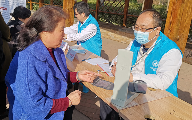 【学雷锋日】乐竞平台,乐竞(中国)举办“爱满京城，牵手智慧家医”志愿服务活动(图5)